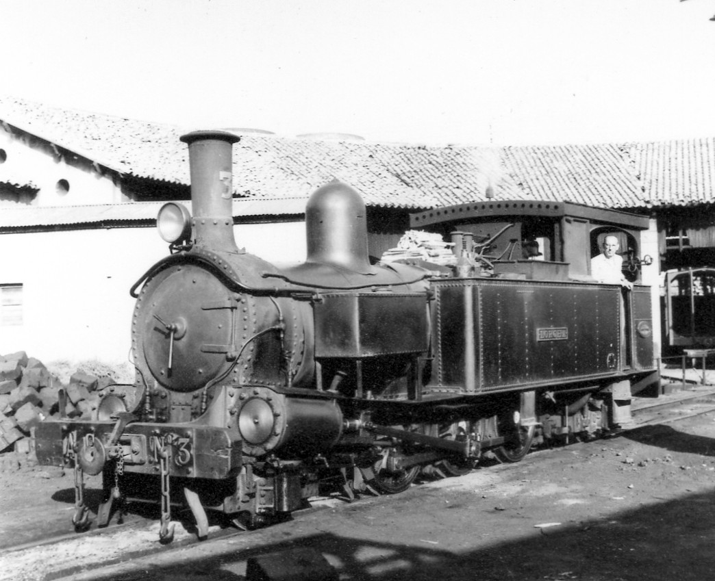 Locomotora numero 3, fotografia historica de ferrocarril de via estrecha del entorno valenciano-murciano (linea Alcoy-Gandia), util como ilustracion de las locomotoras de la epoca del Chicharra (VAY).